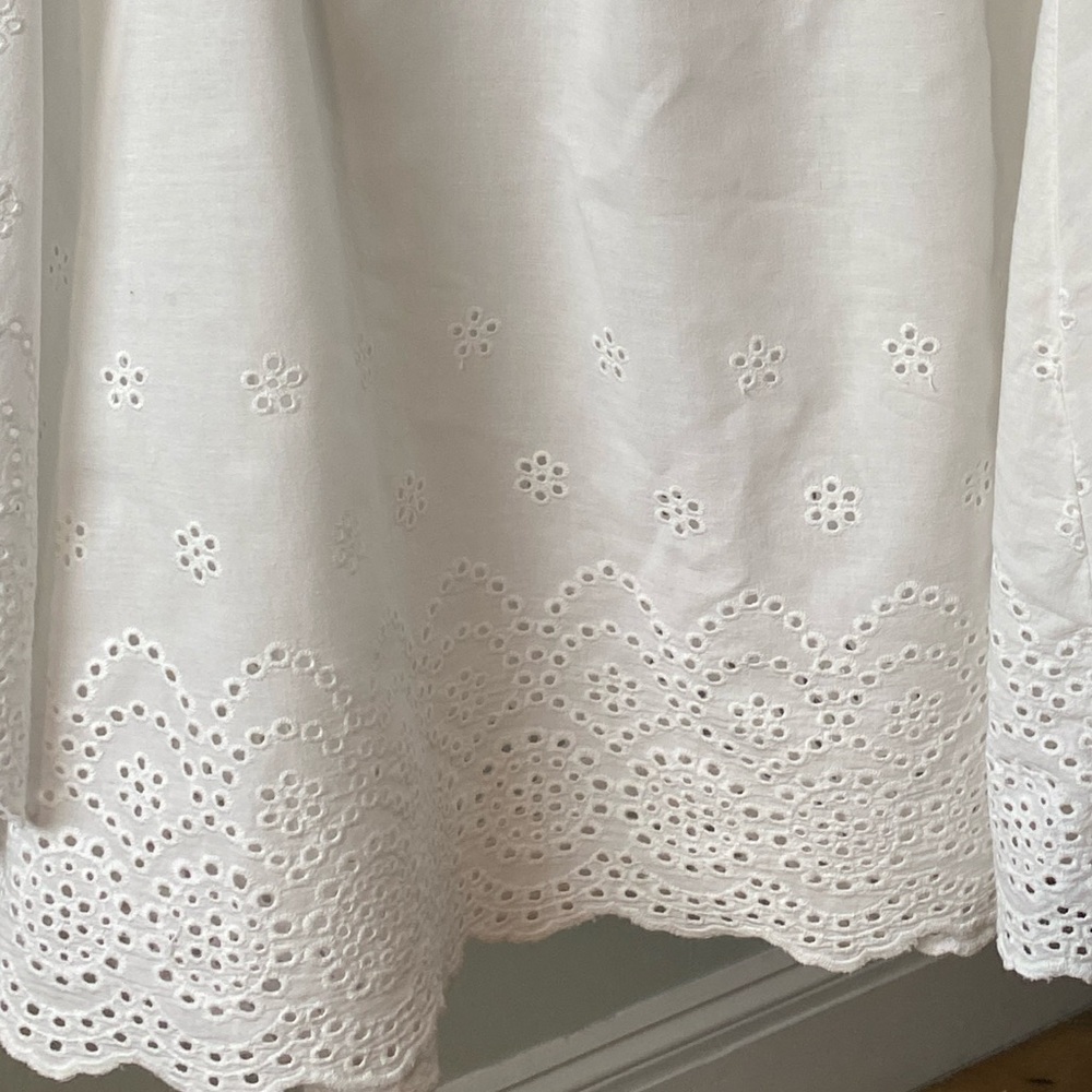 Elegant White Blouse with Flowy Design Eyelet Lace 100% Cotton Size XS - Picture 6 of 10